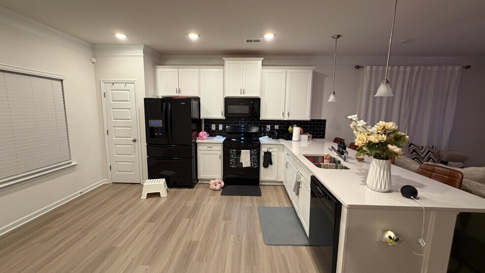 Building Photo - 3840 Pressley Ln