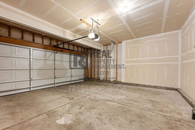 Building Photo - 5085 Tabor Lane