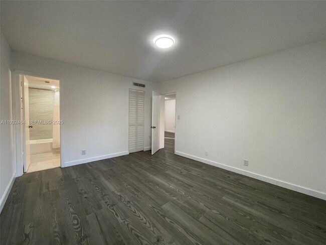 Building Photo - 7800 S Colony Cir