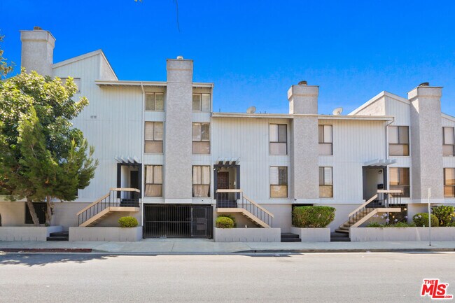 Building Photo - 11064 La Grange Ave