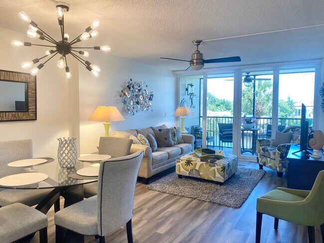 Building Photo - 18 Royal Palm Way