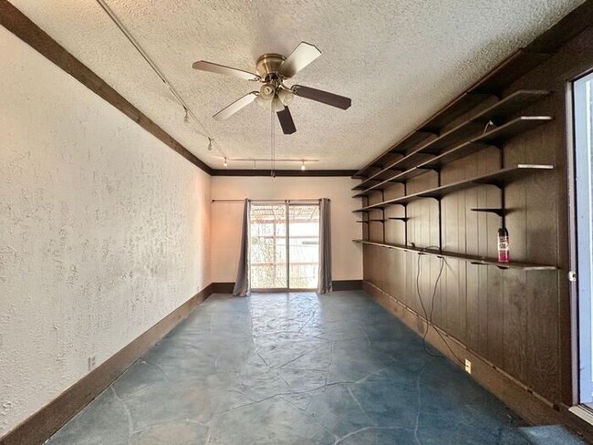 Building Photo - Available now! 3/1.5 Single-Family Home in...