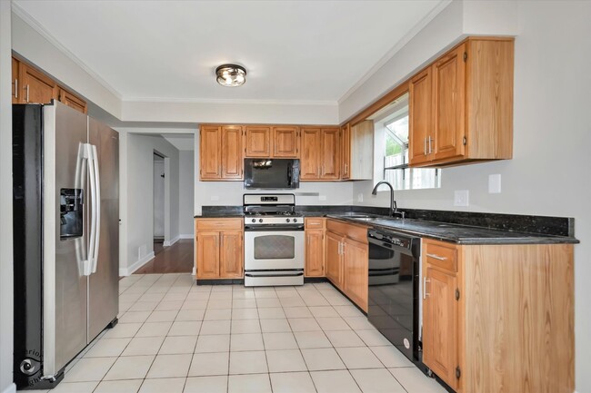 Building Photo - 8348 Adbeth Ave