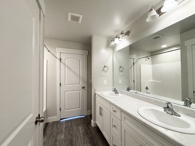 Building Photo - 3742 W Canyon Falls Dr