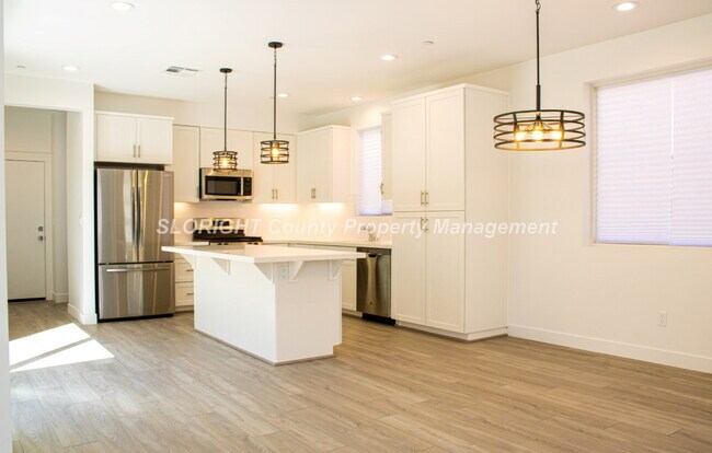 Building Photo - LEASE PENDING - Modern Style Home SLO Home - 3 Bedroom / 2.5 Bathroom