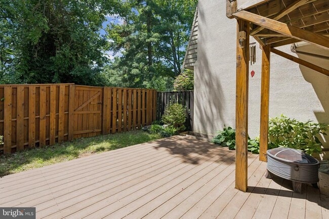 Building Photo - 1662 Valencia Way