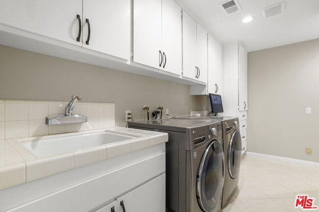 Building Photo - 4055 Nogales Dr