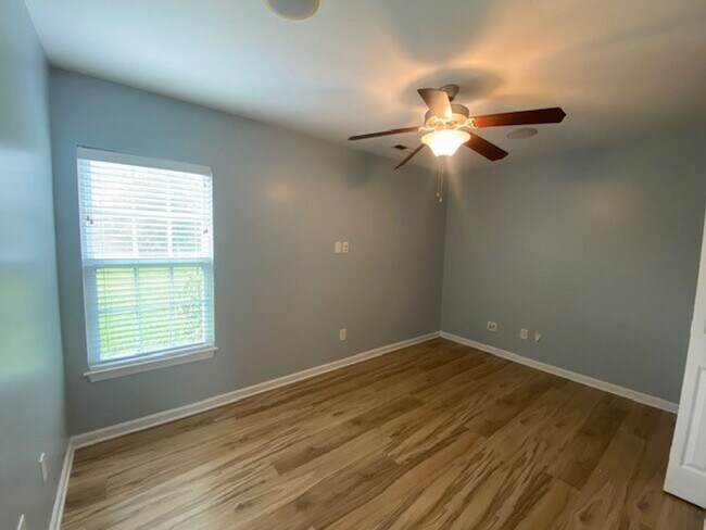 Building Photo - 8547 Heirloom Dr NE