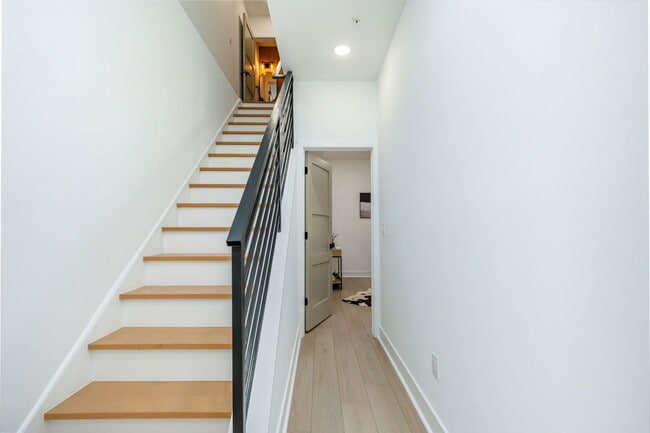 Building Photo - 609 S Orianna St