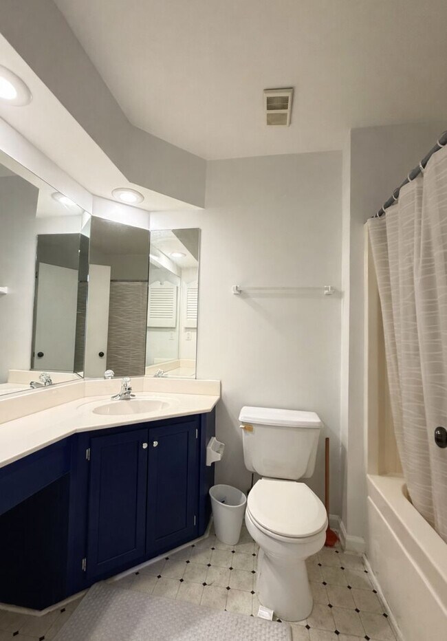 Building Photo - End Unit Condo Close to Chic's Beach & Little Creek Naval Base