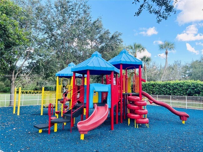 Building Photo - 4537 SW 134th Ave