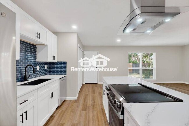 Building Photo - MOVE IN READY - 3BED/2BATH - THE COLONY, T...