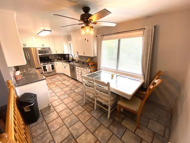 Building Photo - Beautiful Upgraded house in Santaquin