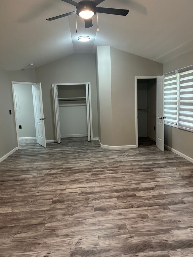 Building Photo - 5/3 Home Available Now!