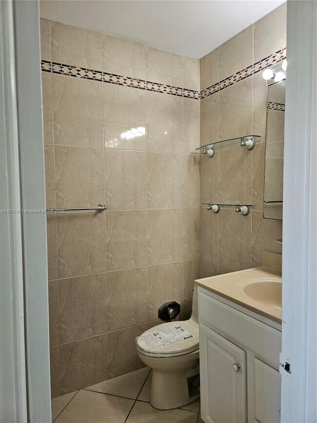 Building Photo - 563 NW 98th Ct