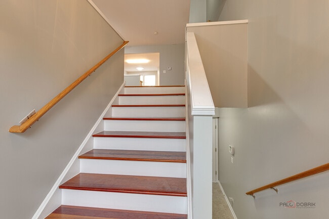 Building Photo - 496 Belvedere Ln