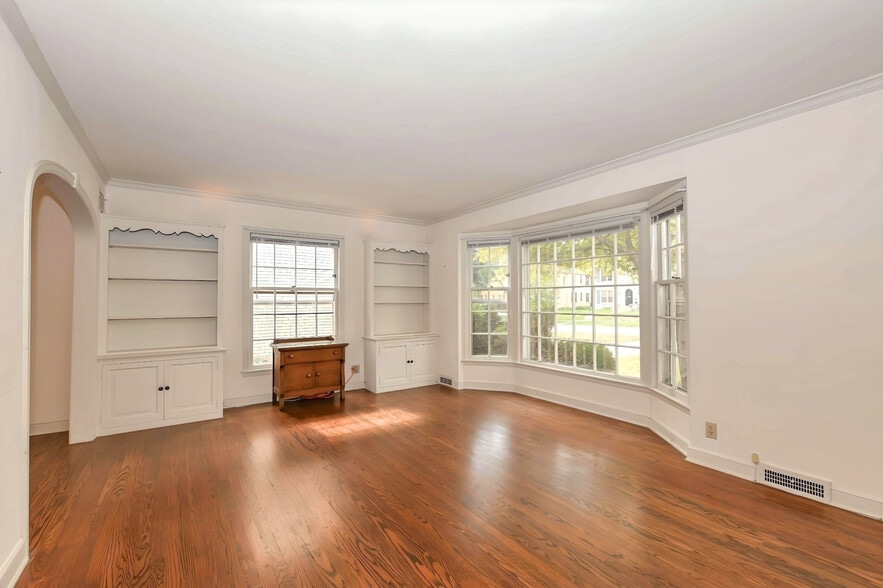 Living Room - 2734 N Avondale Blvd