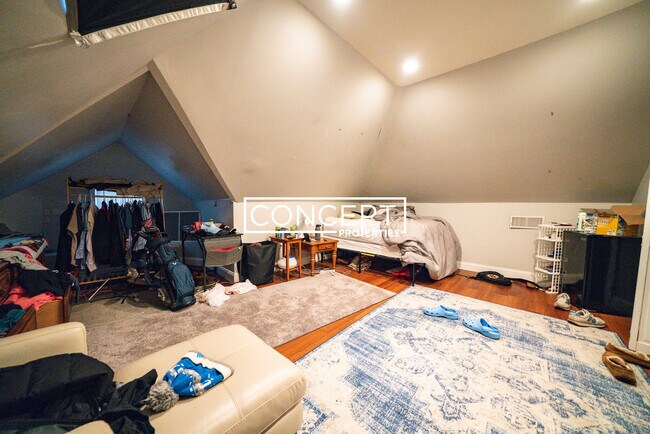 Building Photo - 63 Hillside St