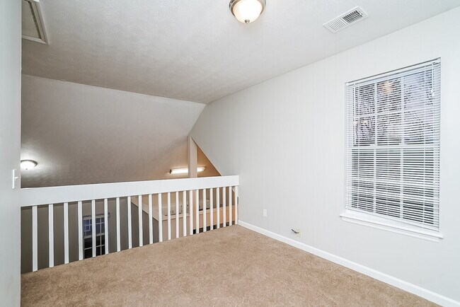 Building Photo - 4033 Pepperwood Dr