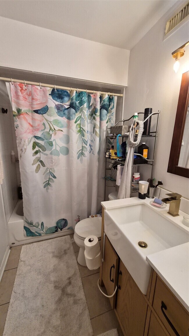 Building Photo - 2118 Oakdale St