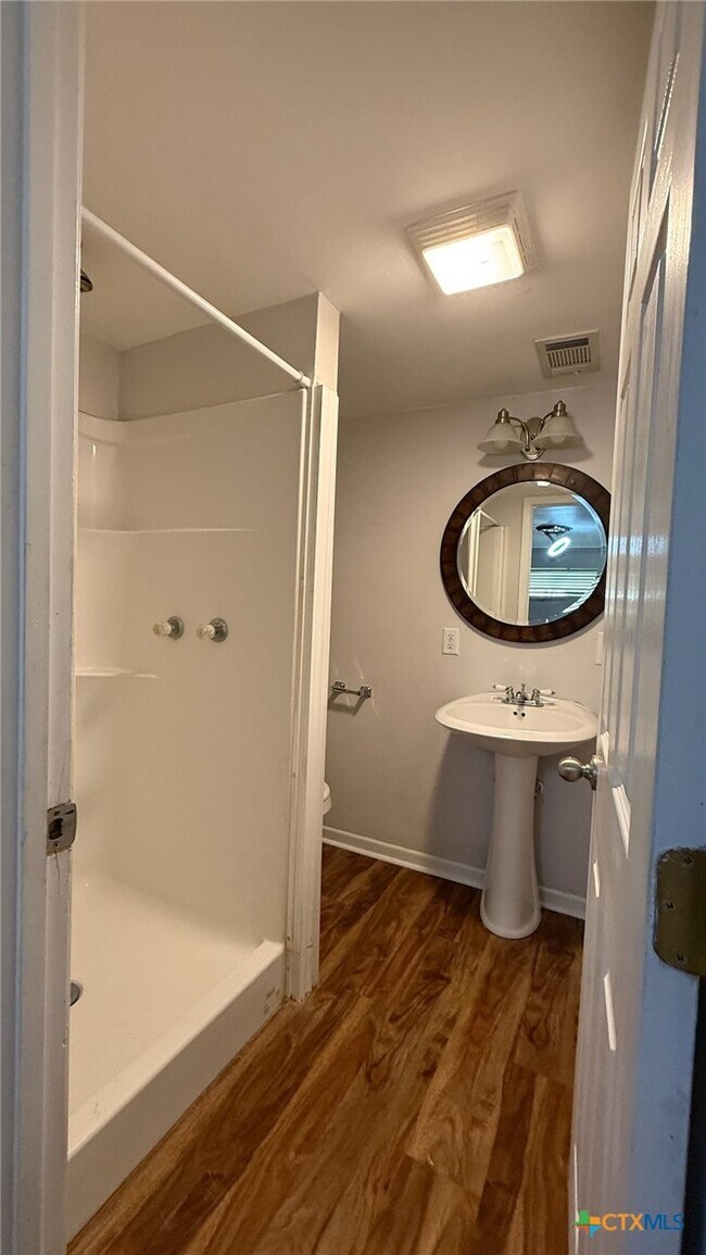 Building Photo - 301 Highland Dr