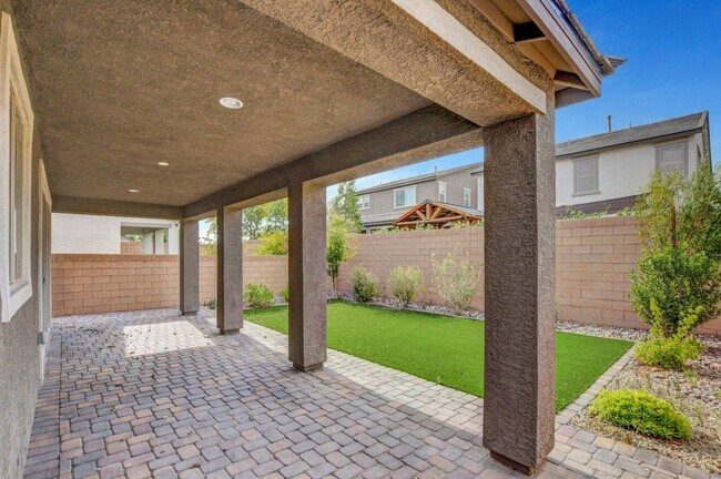 Building Photo - Beautifully Upgraded 4 Bedroom, Two Story ...