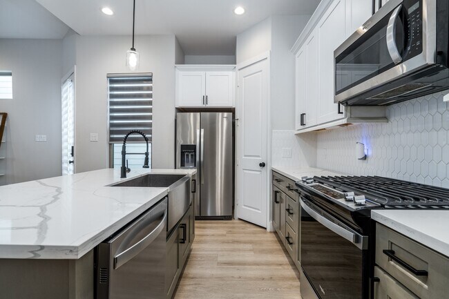 Building Photo - 5355 Creekmont Oaks Ln