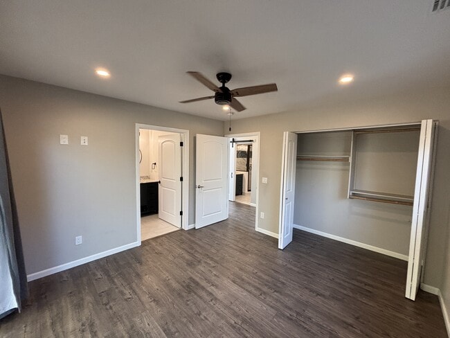 Building Photo - 851 N Vulcan Ave