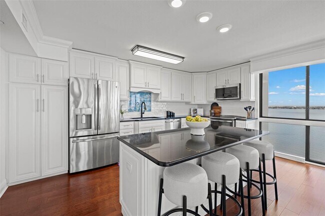 Building Photo - 3301 Bayshore Blvd