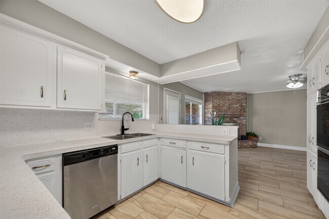 Building Photo - 11447 Kirkvalley Dr