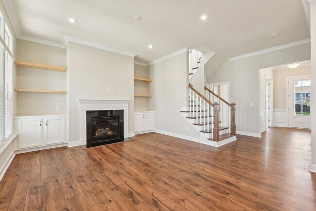 Building Photo - Nice 4 bedroom home with fenced yard