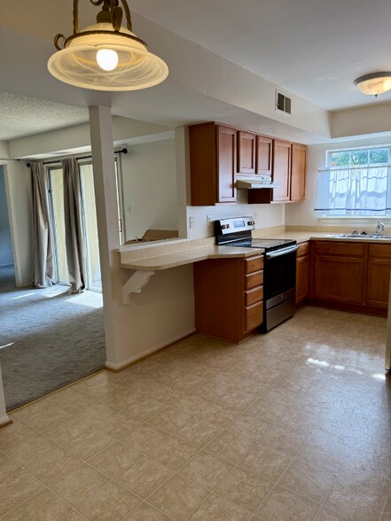 Building Photo - 7753 New Providence Dr