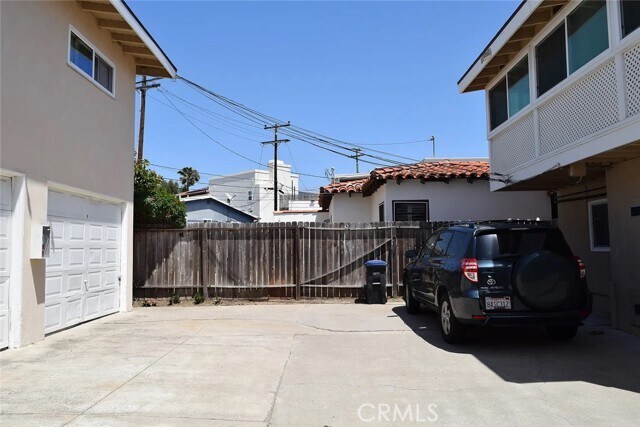 Building Photo - 318 W Avenida Palizada