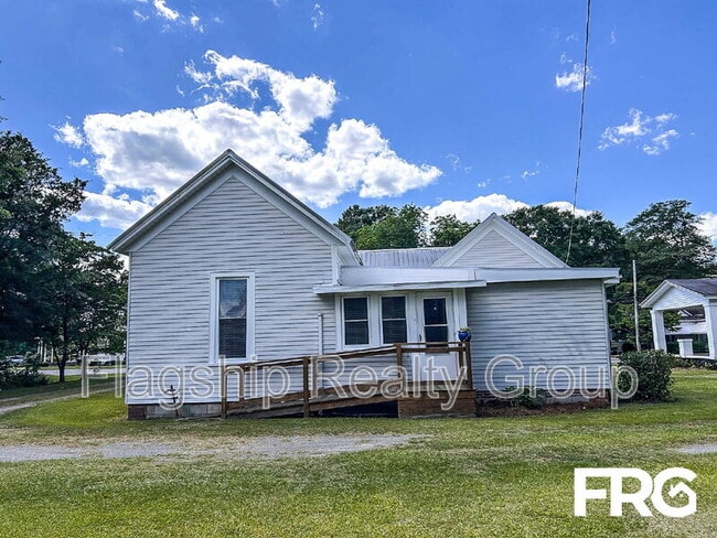 Building Photo - 304 N Caswell St