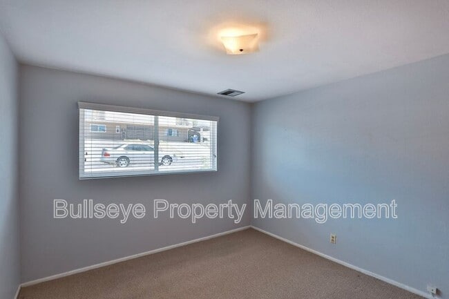 Building Photo - 1037 E El Caminito Dr
