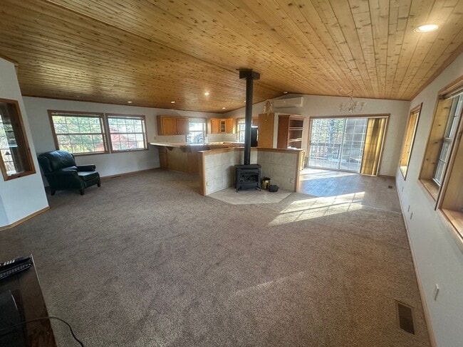 Building Photo - Long Term Glenshire Rental 3 Bed, 2.5 Bath 3 Car Garage