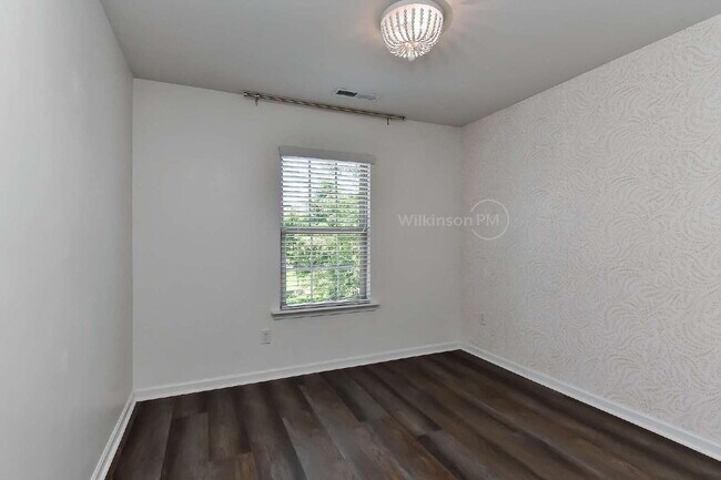 Building Photo - Sought-after 3BR/2.5BA Townhome in Desirab...