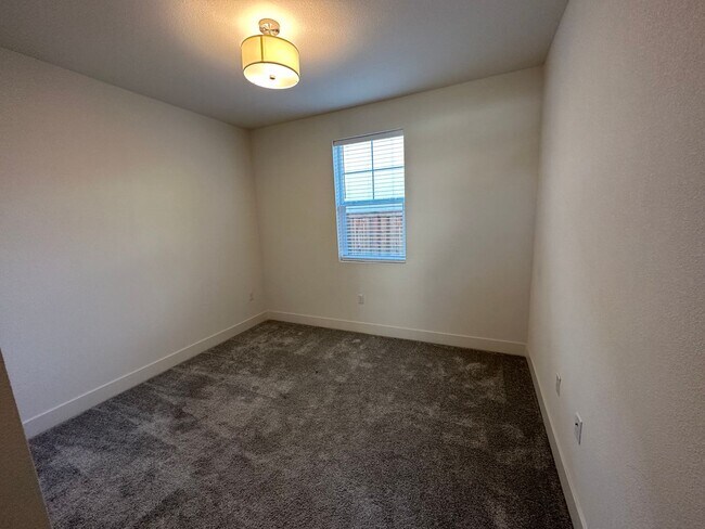 Building Photo - 2056 Marina Dr