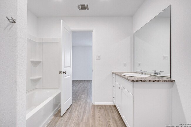 Building Photo - 15115 Greenfield Ml