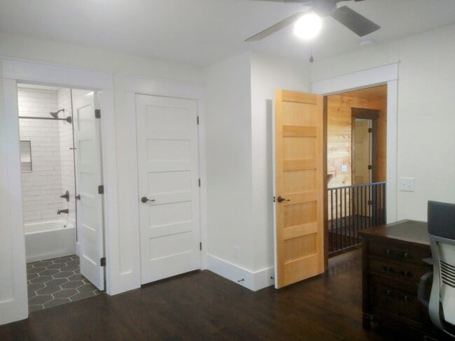 Building Photo - 63 Redwood Ln