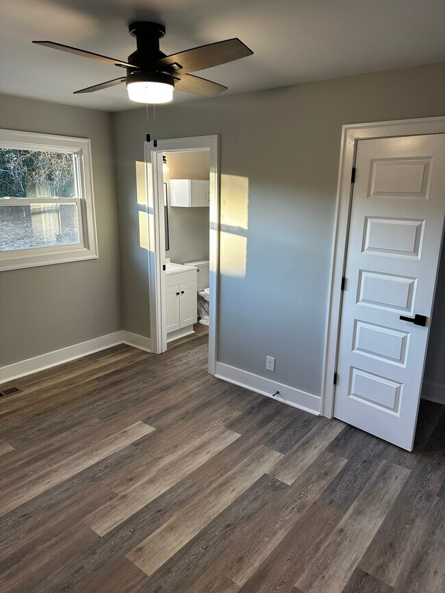 Building Photo - 2506 Halls Hill Pike