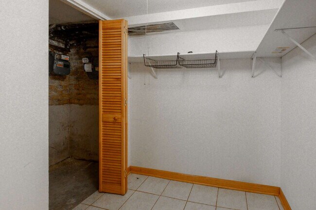 Building Photo - Spacious 3-Bedroom, 2-Bathroom Duplex in Avondale