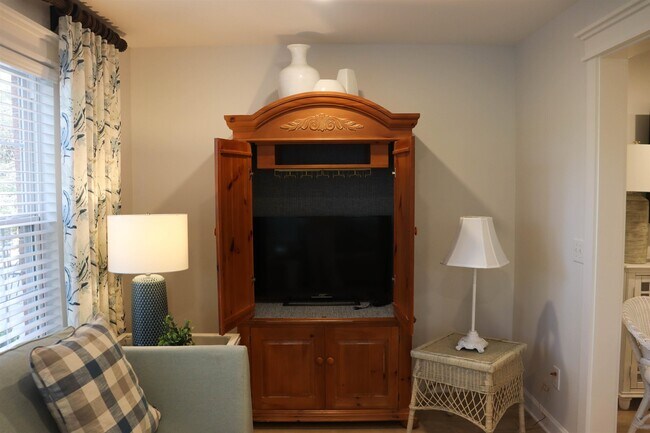 Building Photo - 4384 Daphne Ln