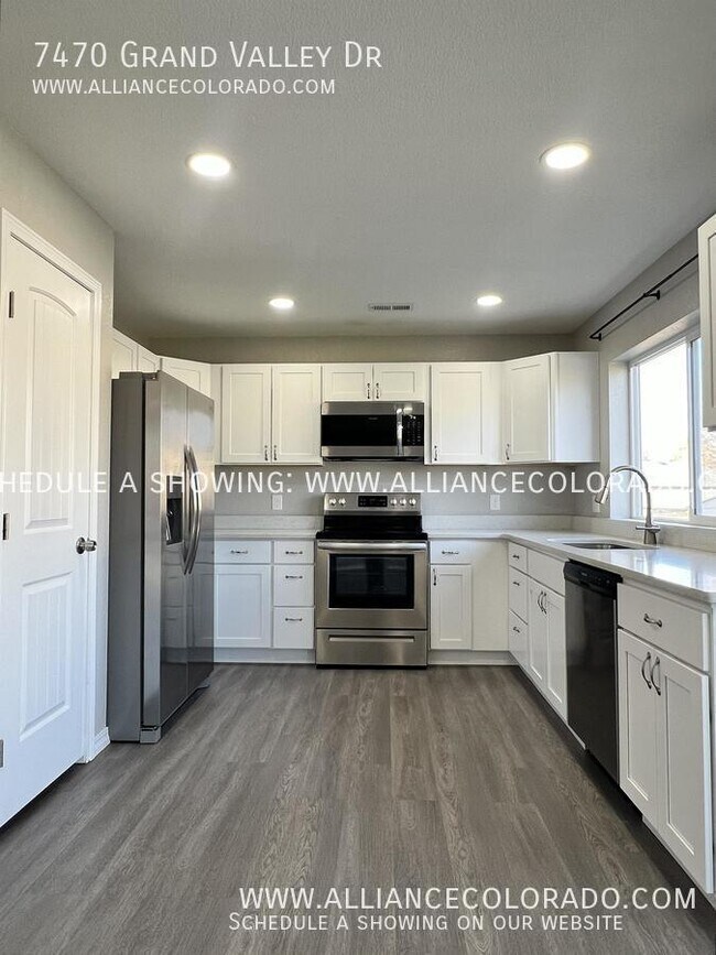 Building Photo - 7470 Grand Valley Dr