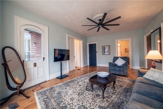 Building Photo - 41 Chapel St