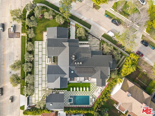 Building Photo - 10386 Strathmore Dr