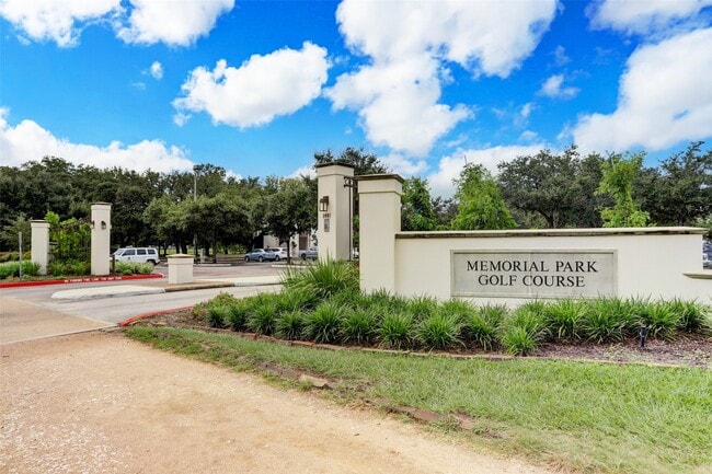 Building Photo - 902 Roy St