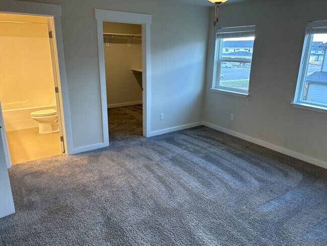 Building Photo - 701 13th St