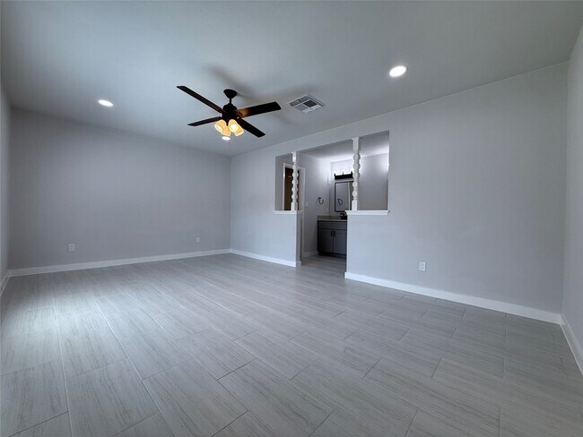 Building Photo - 6518 Briar Terrace Dr