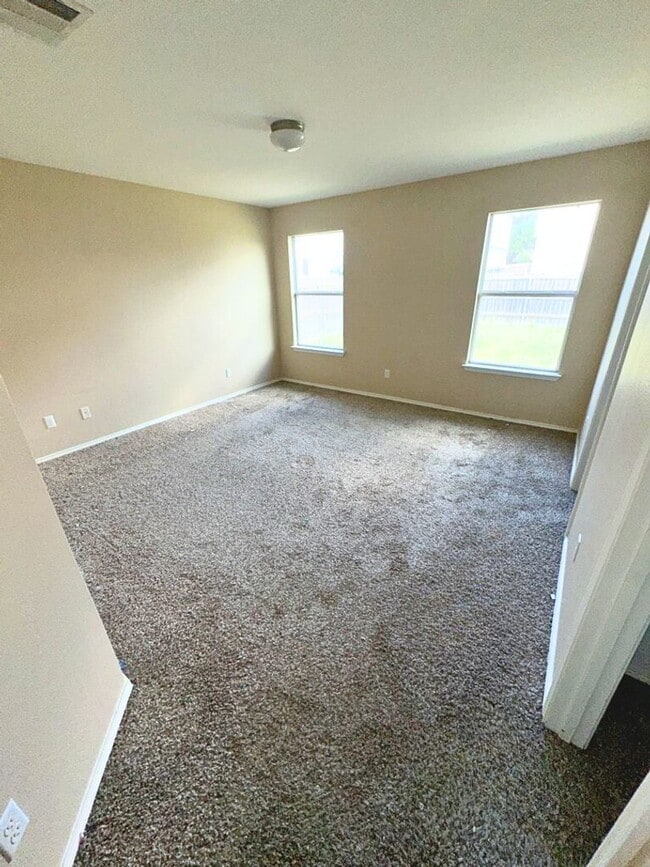 Building Photo - AVAILABLE NOW!